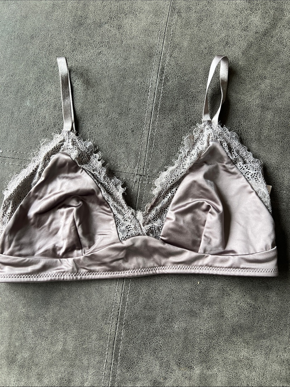 NEW! WMNS. Silky Auden Lace-Trim Bralette in Taupe Mauve. Size Small